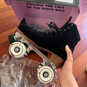 Moon Boot Rollerskates US size 6 (fits US women’s size 7)